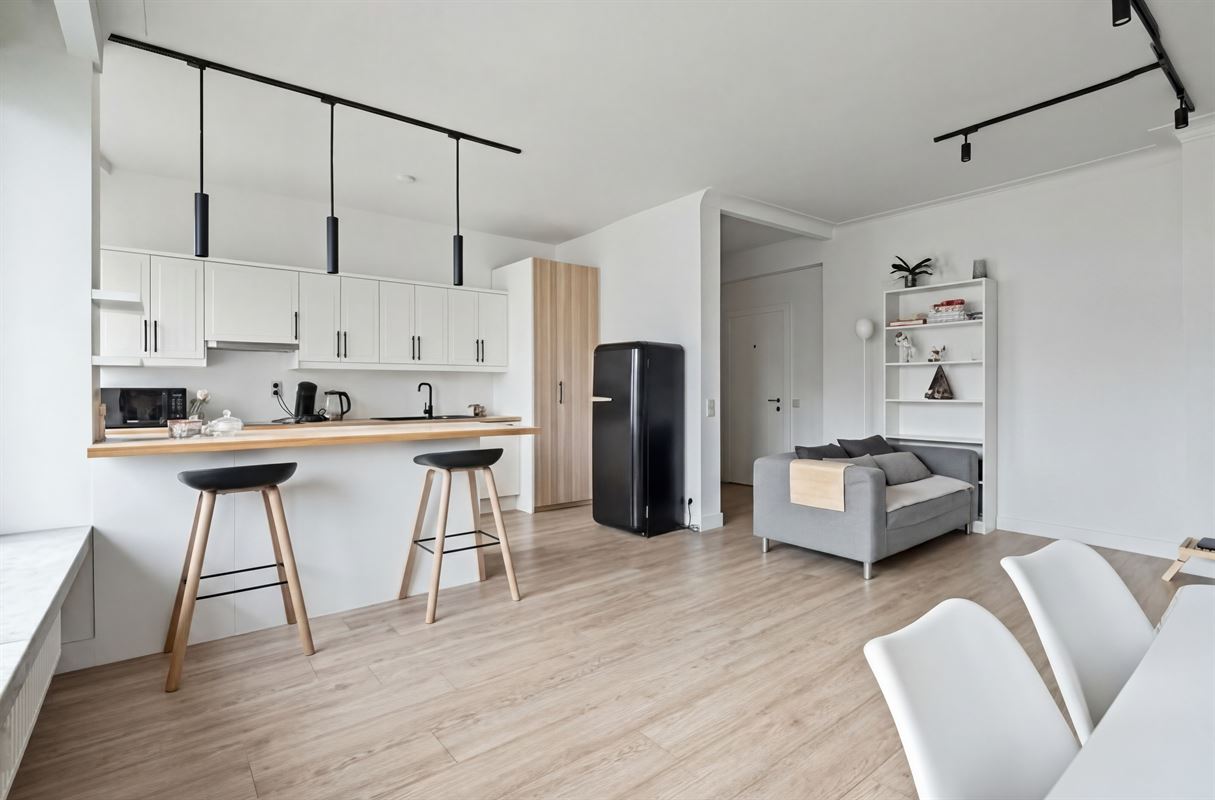 Modern vernieuwd 1-slpk appartement met frisse uitstraling