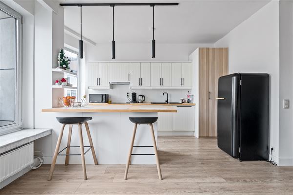 Modern vernieuwd 1-slpk appartement met frisse uitstraling en een lichte inrichting.