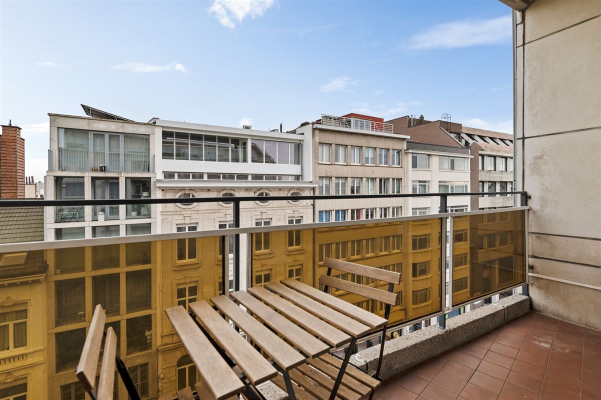 Modern vernieuwd 1-slpk appartement met frisse uitstraling