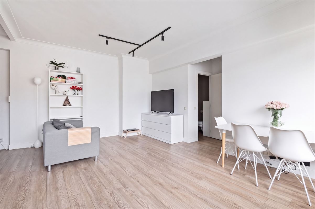 Modern vernieuwd 1-slpk appartement met frisse uitstraling