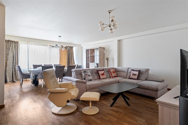 Instapklaar en lichtrijk appartement op toplocatie