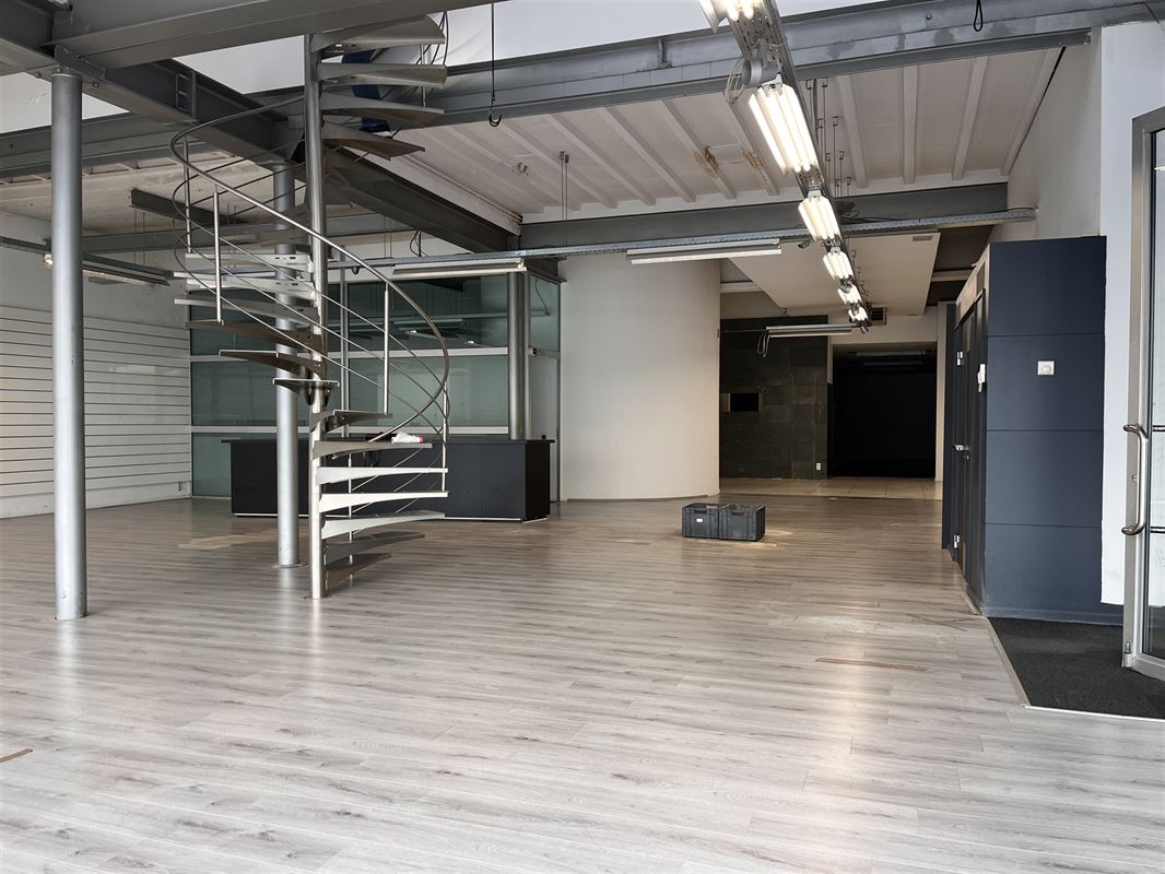 Commercieel pand met open structuur en diverse mogelijkheden