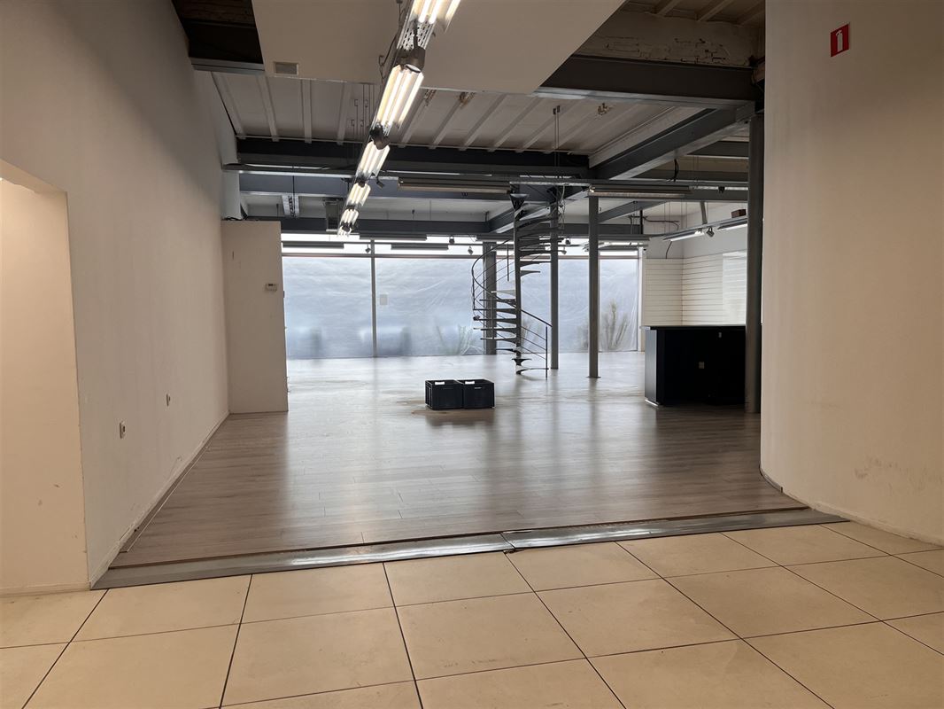 Commercieel pand met open structuur en diverse mogelijkheden