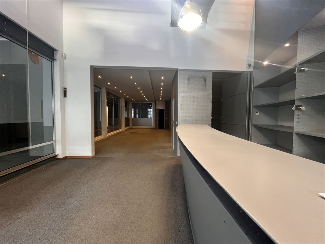 Commercieel pand met open structuur en diverse mogelijkheden