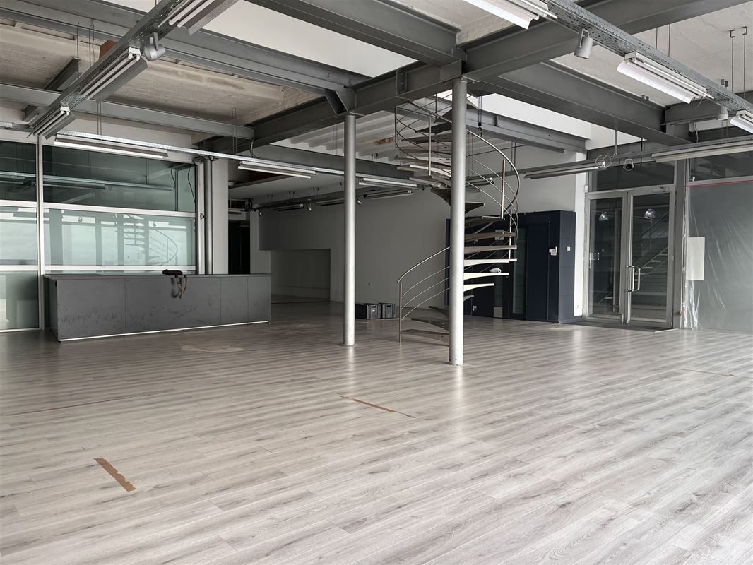 Commercieel pand met open structuur en diverse mogelijkheden