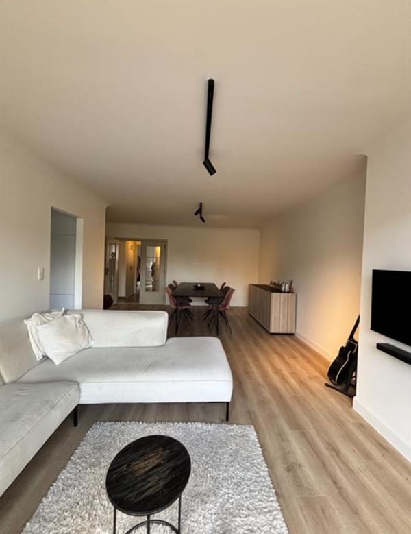 Lichtrijk appartement met zuid terras