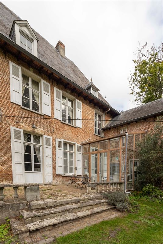 Kasteelhoeve op uniek perceel en oneindig potentieel