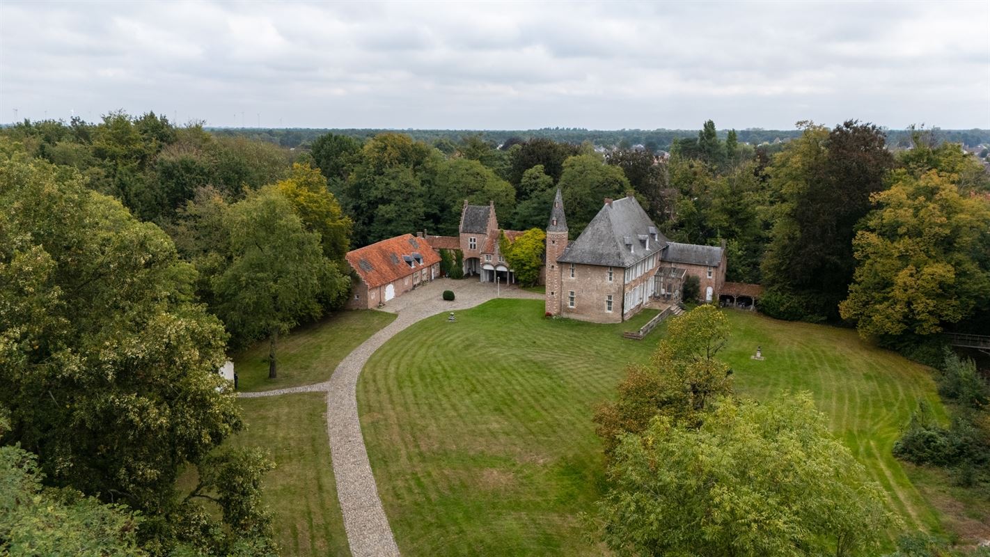 Kasteelhoeve op uniek perceel en oneindig potentieel