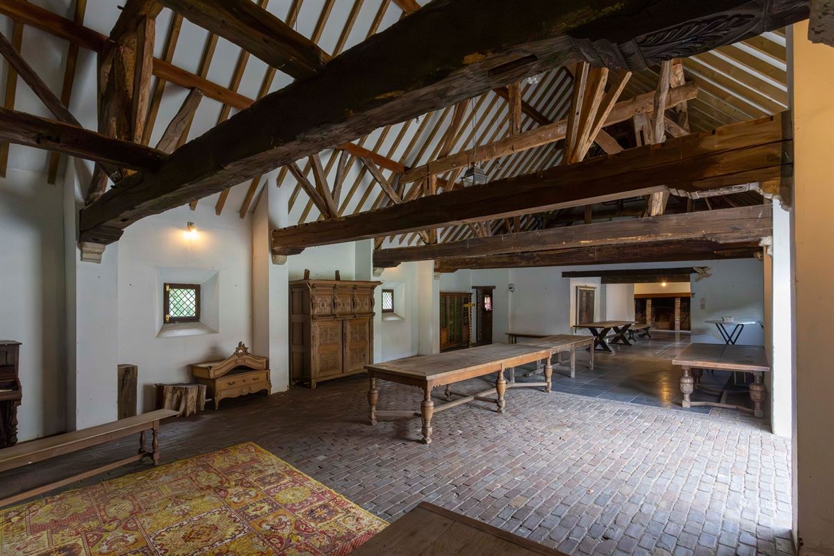 Kasteelhoeve op uniek perceel en oneindig potentieel