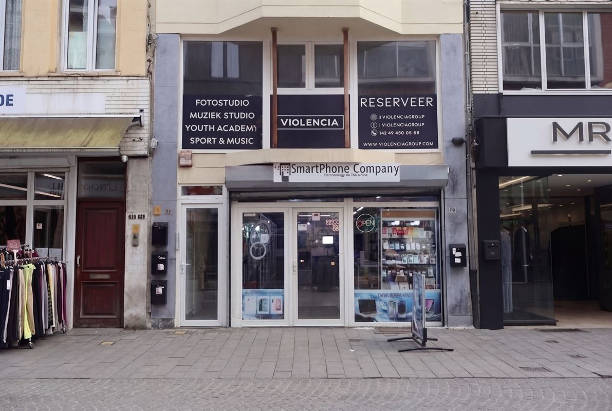 Dubbel commercieelpand in een bruisende winkelstraat