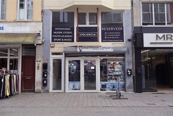 Dubbel commercieelpand in een bruisende winkelstraat
