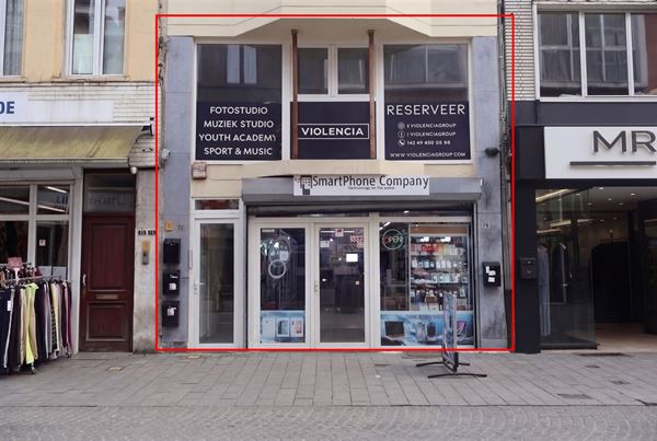 Dubbel commercieelpand in een bruisende winkelstraat