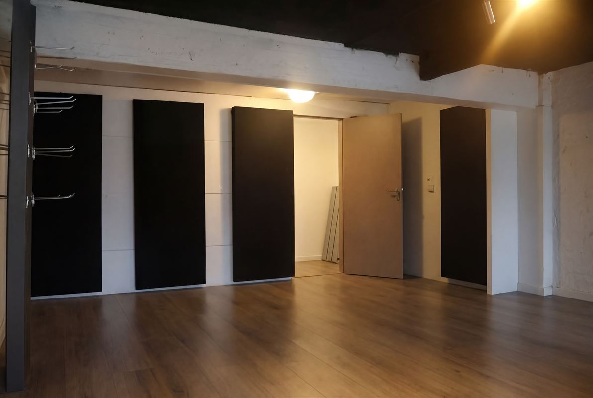 Dubbel commercieelpand in een bruisende winkelstraat
