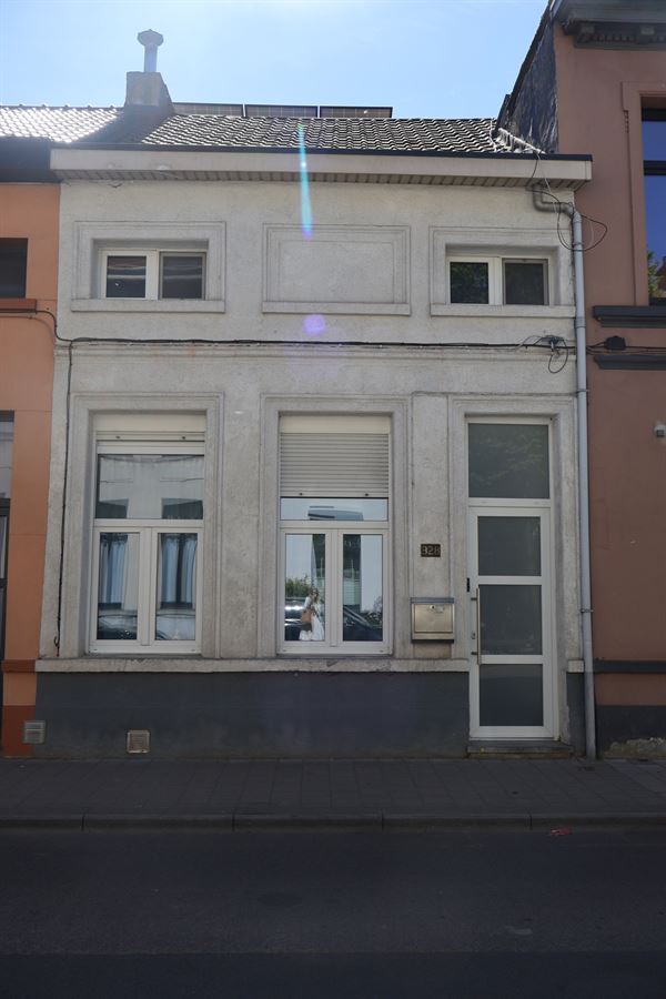 Gezellig huis met zuidgericht terras aan Berchem Station