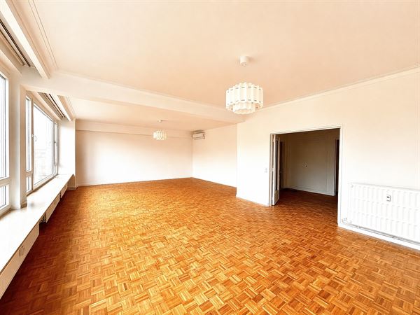 Recent gerenoveerd 4SLPK appartement met terras