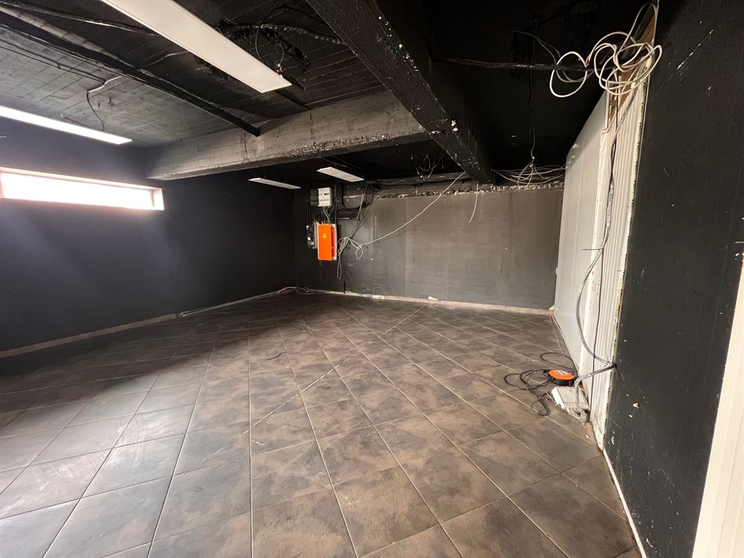Handelspand van 347 m² met uitstekende zichtbaarheid
