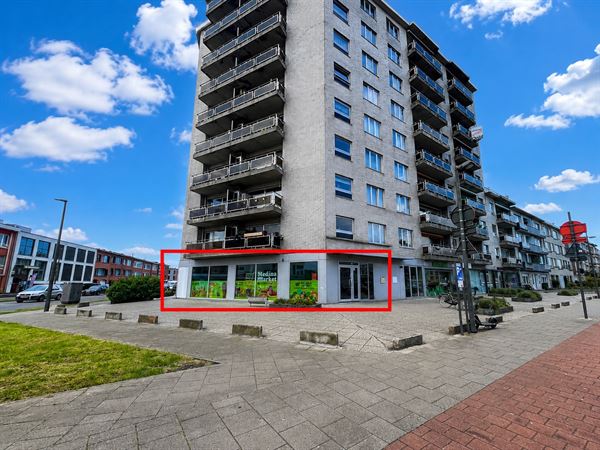 Handelspand van 347 m² met uitstekende zichtbaarheid