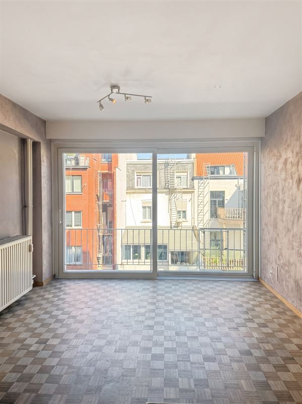 Op te frissen lichtrijke studio op toplocatie