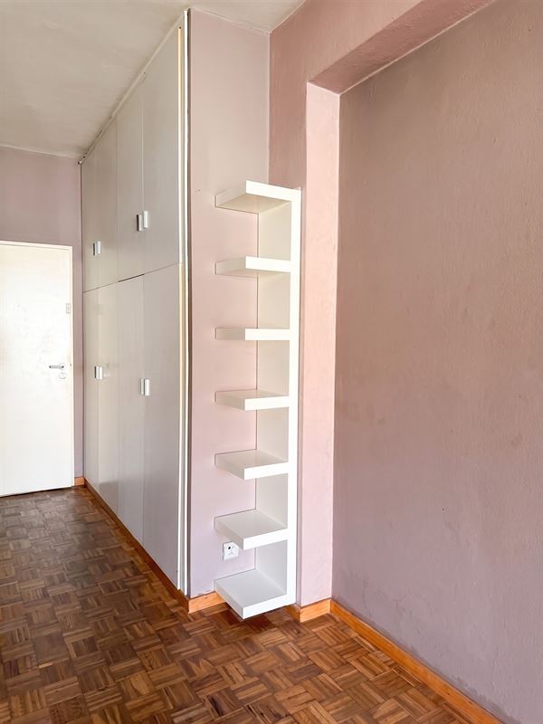 Op te frissen lichtrijke studio op toplocatie