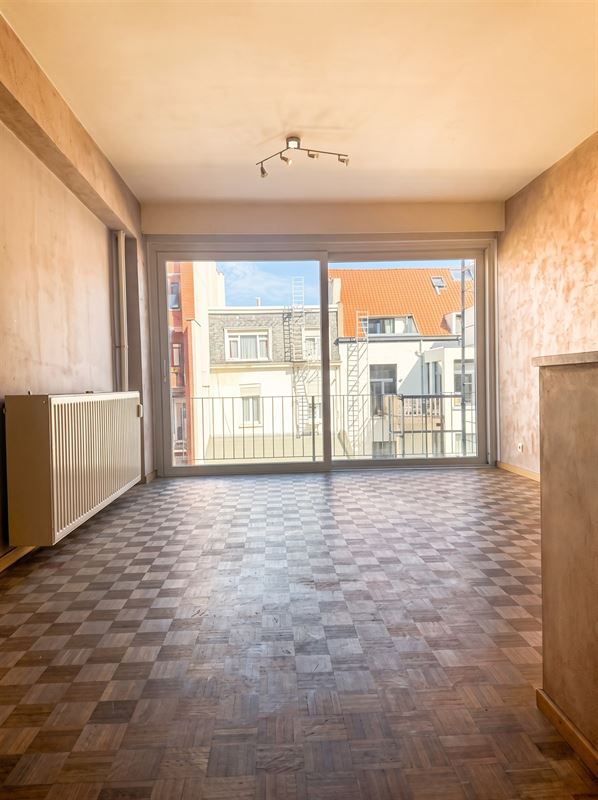 Op te frissen lichtrijke studio op toplocatie