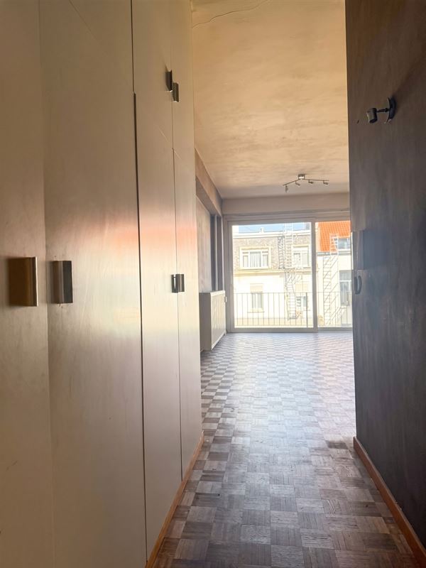 Op te frissen lichtrijke studio op toplocatie