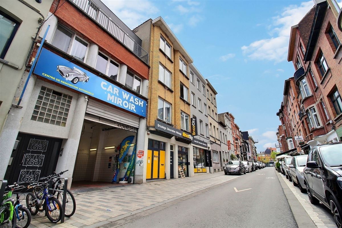QUARTIER PLACE DU MIROIR - REZ COMMERCIAL LOUÉ A VENDRE