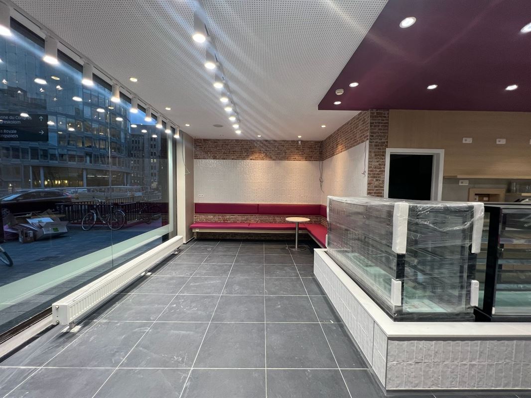 HORECA EN FACE DE LA GARE CENTRALE A REMETTRE