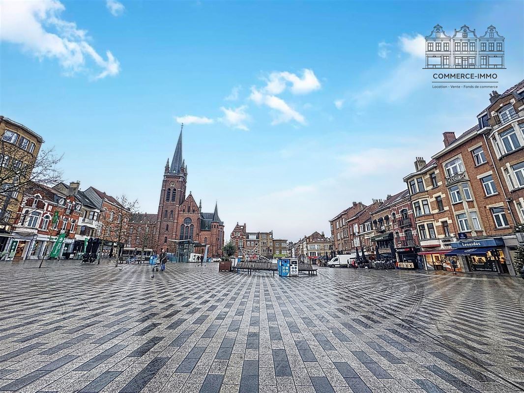 QUARTIER PLACE DU MIROIR - REZ COMMERCIAL A LOUER