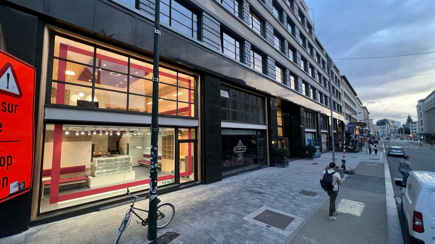HORECA EN FACE DE LA GARE CENTRALE A REMETTRE