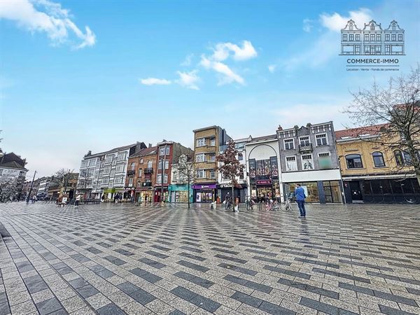 QUARTIER PLACE DU MIROIR - REZ COMMERCIAL A LOUER