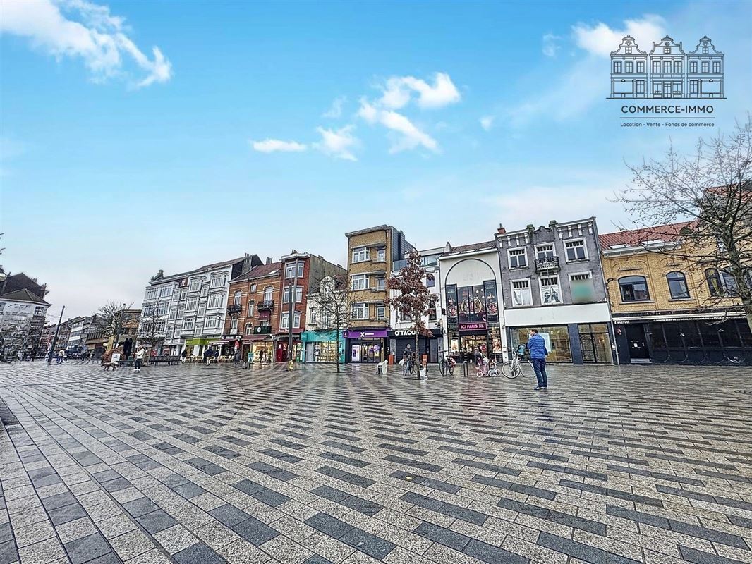 QUARTIER PLACE DU MIROIR - REZ COMMERCIAL LOUÉ A VENDRE