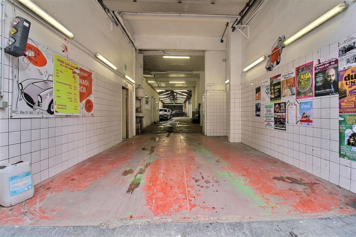 QUARTIER PLACE DU MIROIR - REZ COMMERCIAL LOUÉ A VENDRE