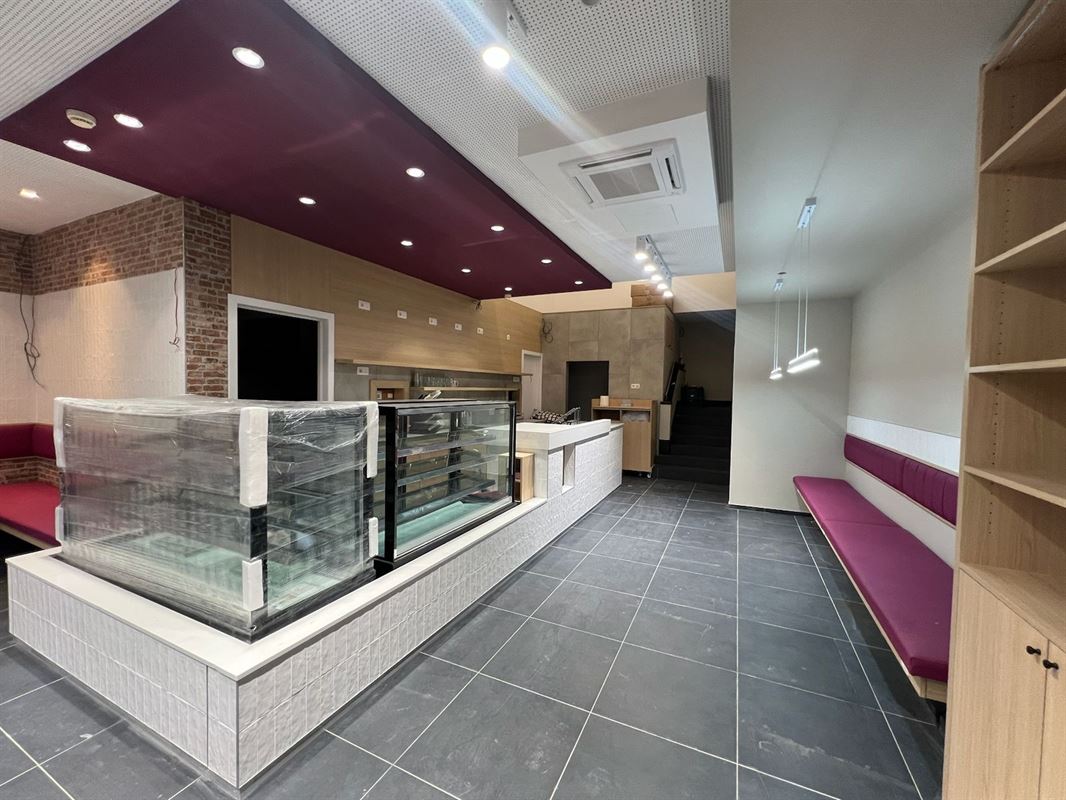 HORECA EN FACE DE LA GARE CENTRALE A REMETTRE