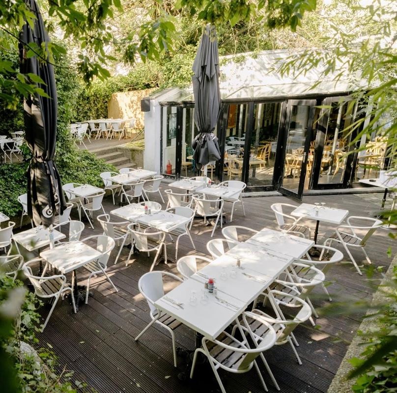 CIMETIERE d'IXELLES - IMMEUBLE DE RAPPORT HORECA AVEC TERRASSE AVANT ET ARRIERE A VENDRE ( VENTE DE SOCIETE )