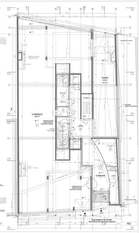 COMMERCE LIBRE DE 370 M2 AVEC UNE VITRINE AVANT ET ARRIERE DE 13 M A VENDRE