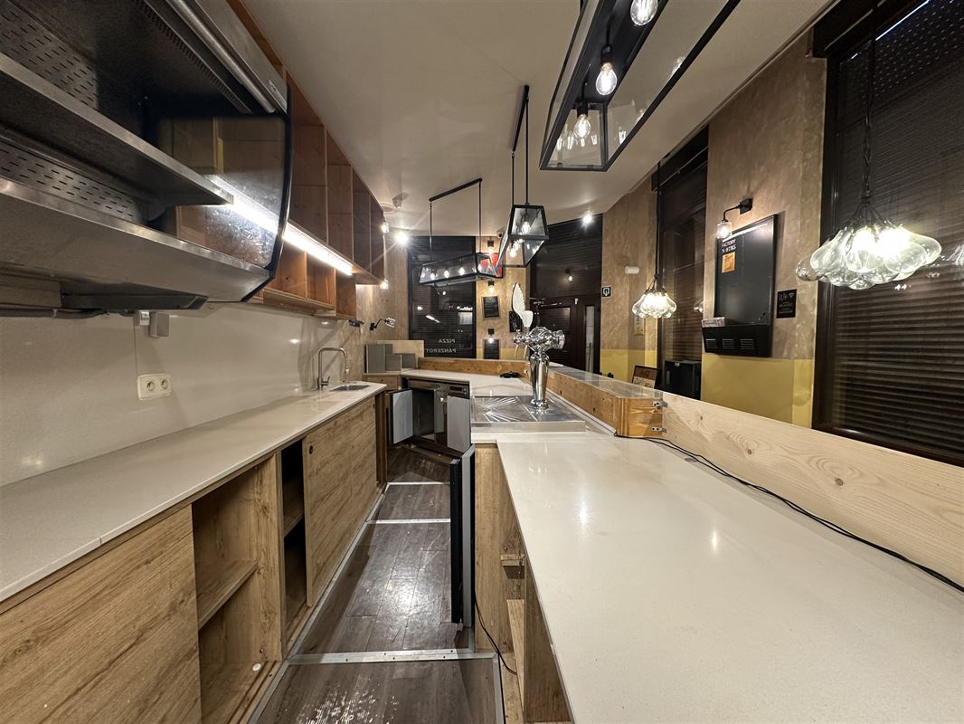 QUARTIER LOUISE - HORECA SANS FONDS DE COMMERCE AVEC TERASSE A LOUER