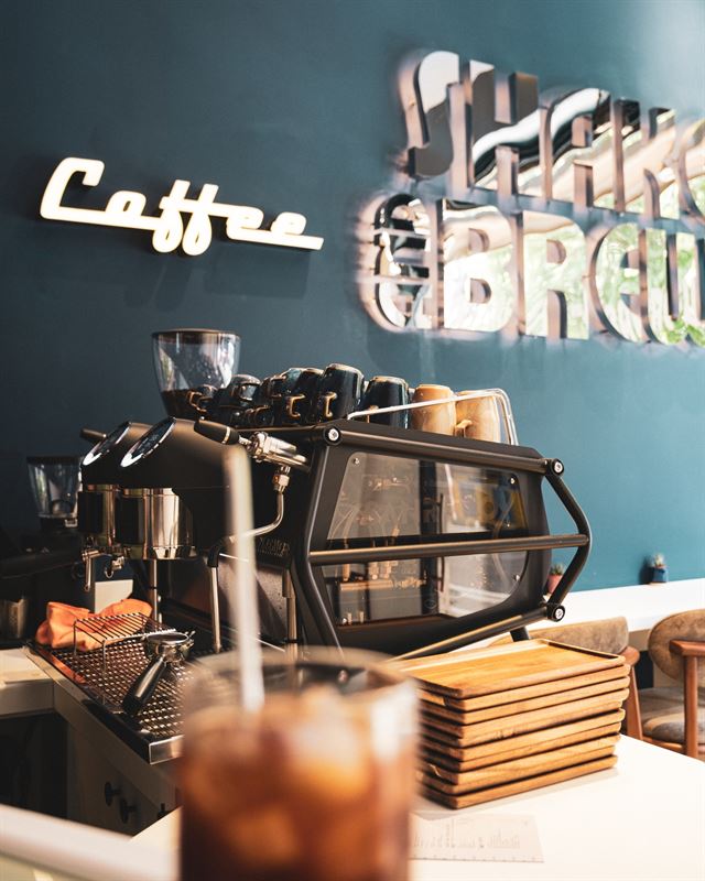 QUARTIER DU CHATELAIN – HORECA EN EXCELLENT ETAT, AVEC TERRASSE ET LIBRE DE BRASSERIE A REMETTRE