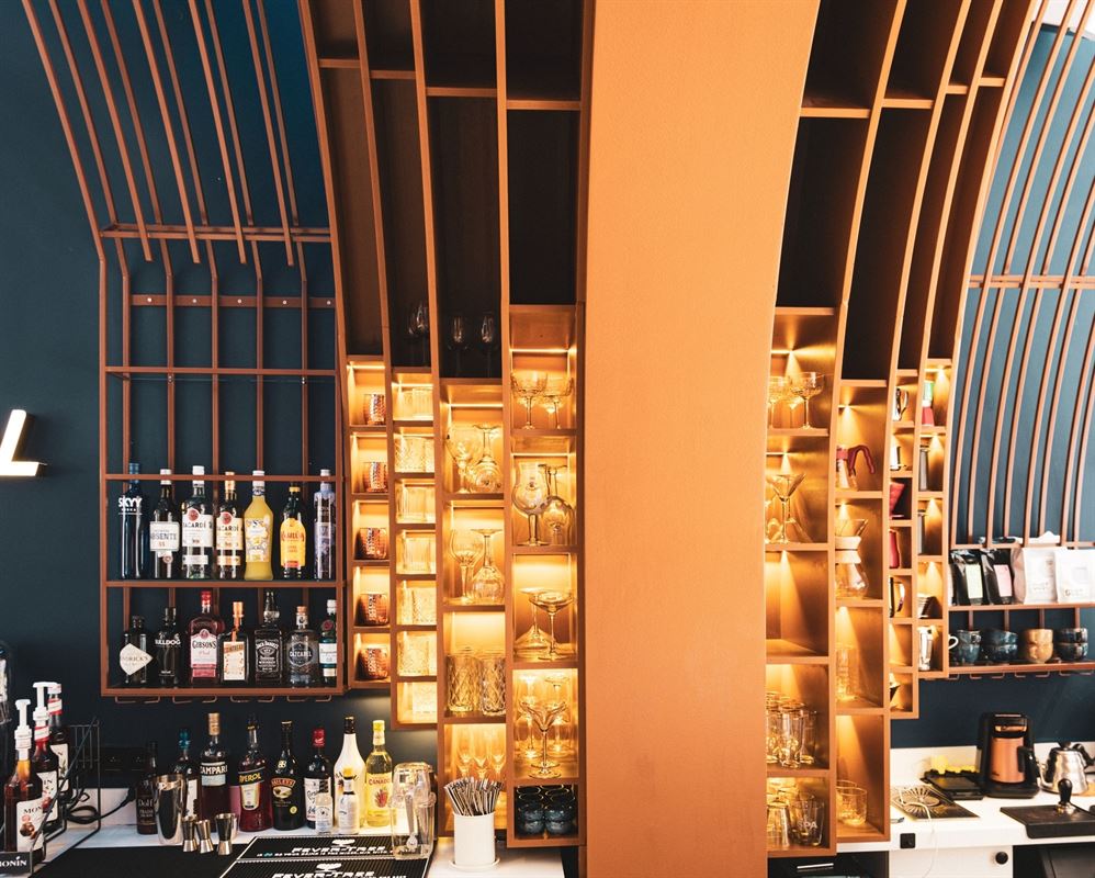 QUARTIER DU CHATELAIN – HORECA EN EXCELLENT ETAT, AVEC TERRASSE ET LIBRE DE BRASSERIE A REMETTRE
