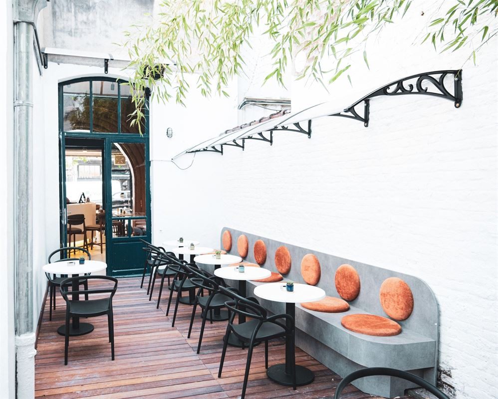QUARTIER DU CHATELAIN – HORECA EN EXCELLENT ETAT, AVEC TERRASSE ET LIBRE DE BRASSERIE A REMETTRE