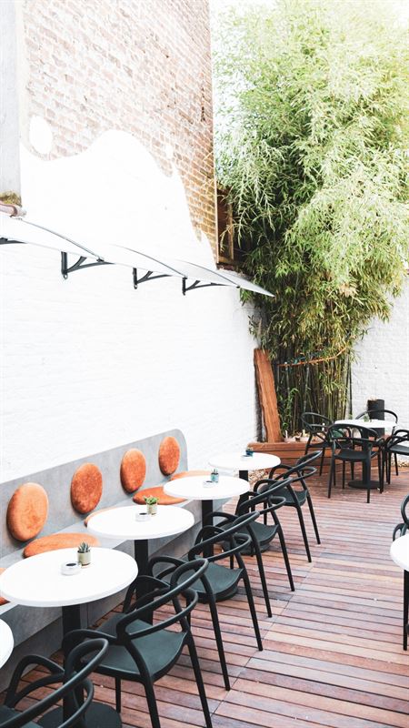QUARTIER DU CHATELAIN – HORECA EN EXCELLENT ETAT, AVEC TERRASSE ET LIBRE DE BRASSERIE A REMETTRE
