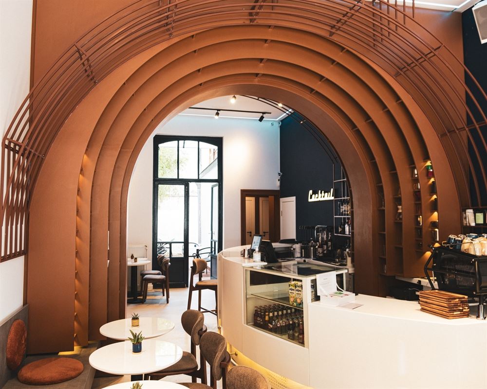 QUARTIER DU CHATELAIN – HORECA EN EXCELLENT ETAT, AVEC TERRASSE ET LIBRE DE BRASSERIE A REMETTRE
