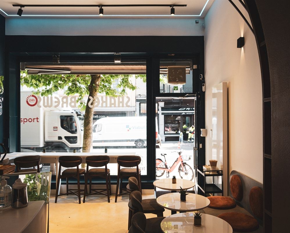 QUARTIER DU CHATELAIN – HORECA EN EXCELLENT ETAT, AVEC TERRASSE ET LIBRE DE BRASSERIE A REMETTRE