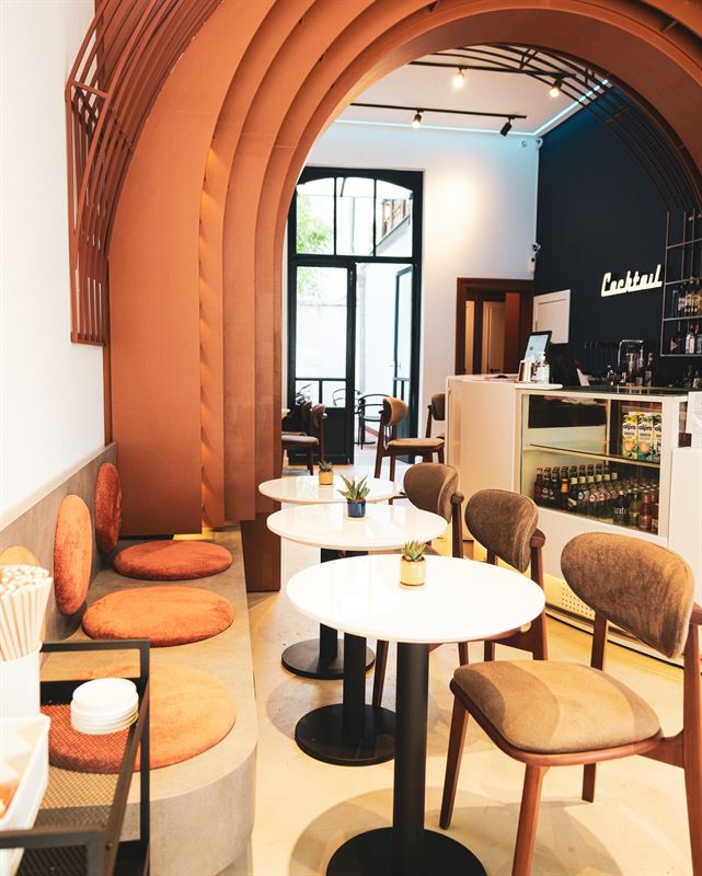 QUARTIER DU CHATELAIN – HORECA EN EXCELLENT ETAT, AVEC TERRASSE ET LIBRE DE BRASSERIE A REMETTRE