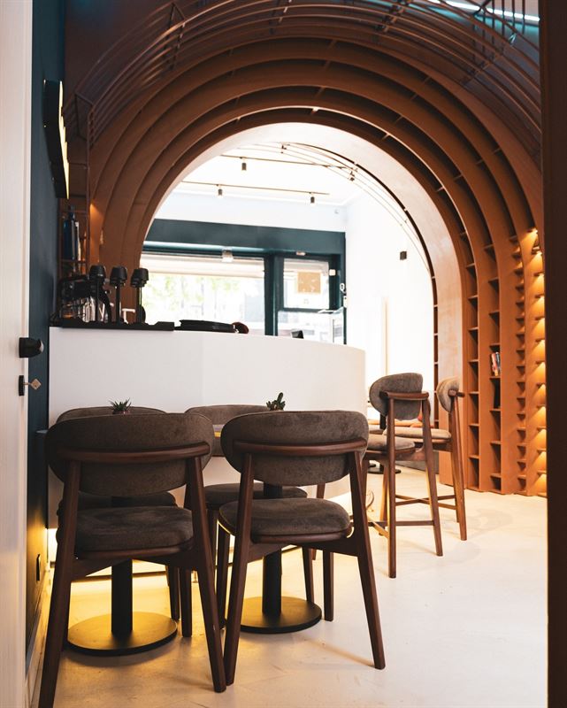 QUARTIER DU CHATELAIN – HORECA EN EXCELLENT ETAT, AVEC TERRASSE ET LIBRE DE BRASSERIE A REMETTRE