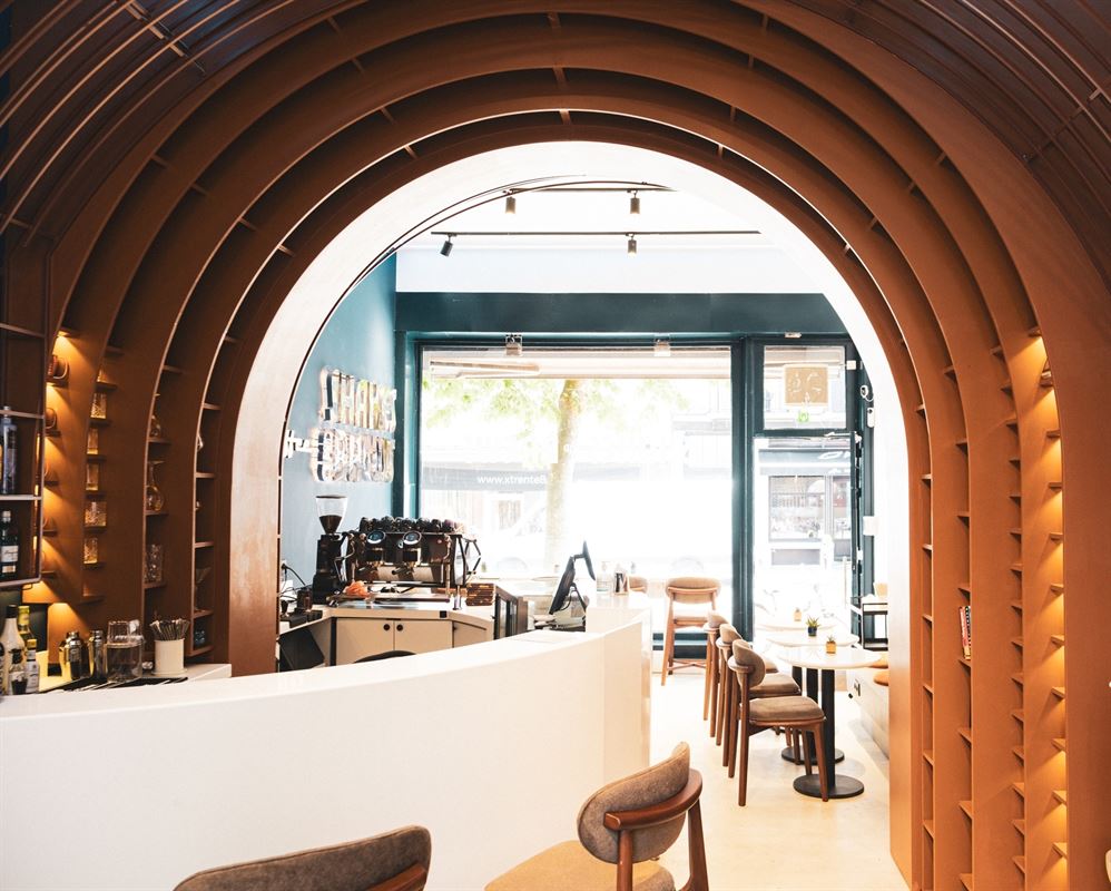QUARTIER DU CHATELAIN – HORECA EN EXCELLENT ETAT, AVEC TERRASSE ET LIBRE DE BRASSERIE A REMETTRE