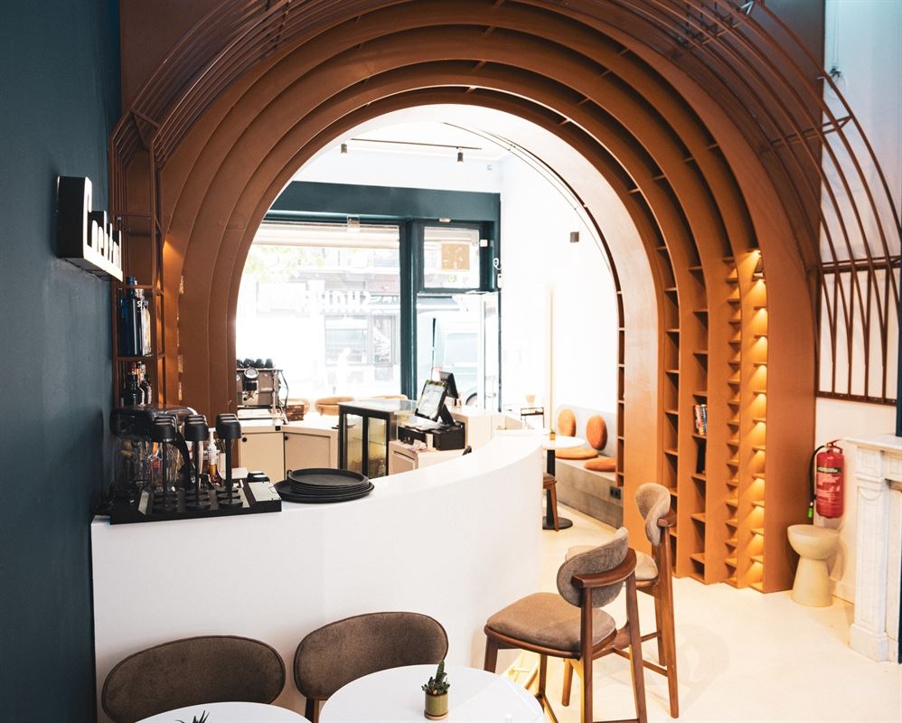 QUARTIER DU CHATELAIN – HORECA EN EXCELLENT ETAT, AVEC TERRASSE ET LIBRE DE BRASSERIE A REMETTRE