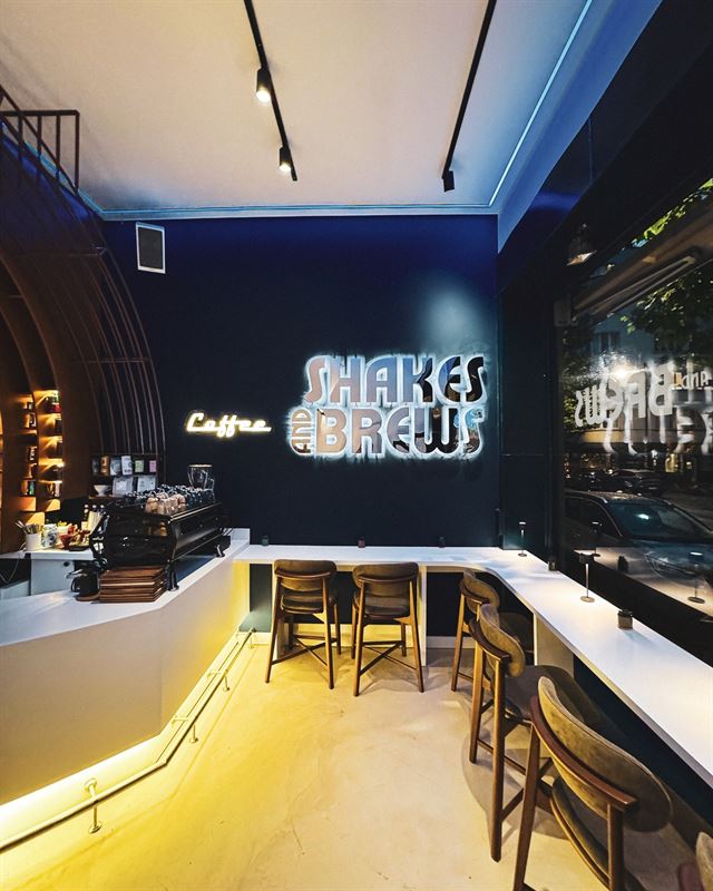 QUARTIER DU CHATELAIN – HORECA EN EXCELLENT ETAT, AVEC TERRASSE ET LIBRE DE BRASSERIE A REMETTRE