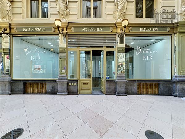 Spacieuse cellule commerciale de caractère au coeur de Bruxelles à louer