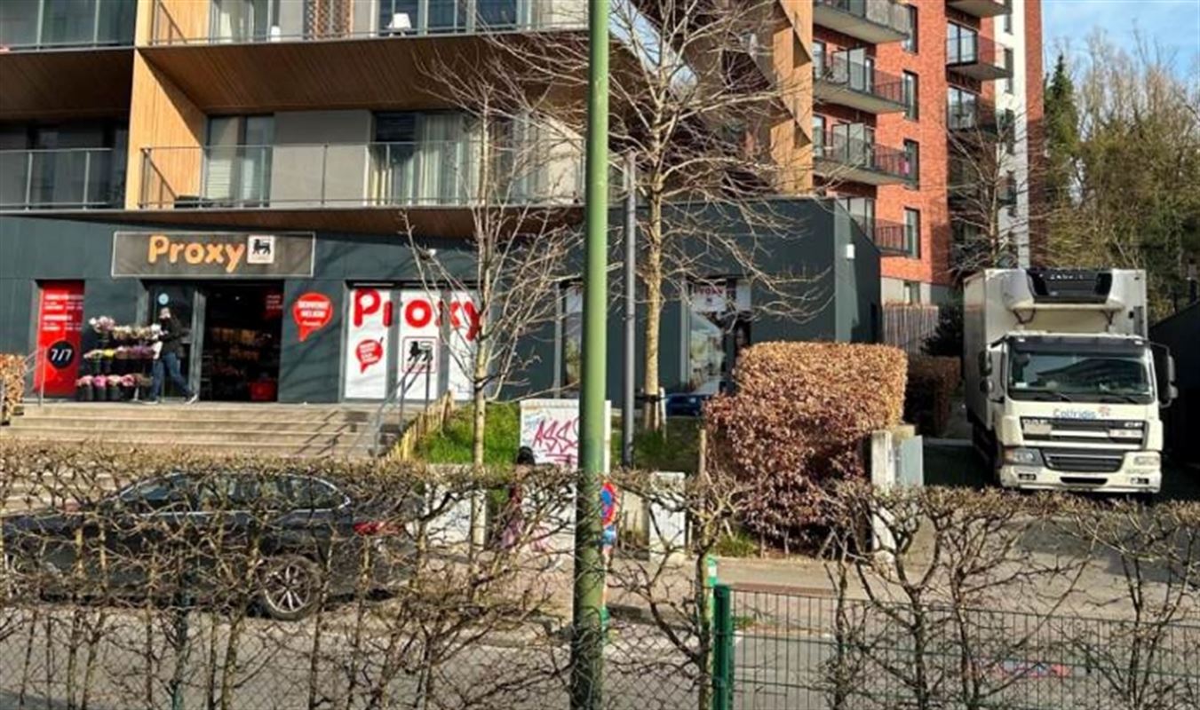 WOLUWE-SAINT-LAMBERT - GRAND COMMERCE DE +/- 330 M2 À LOUER