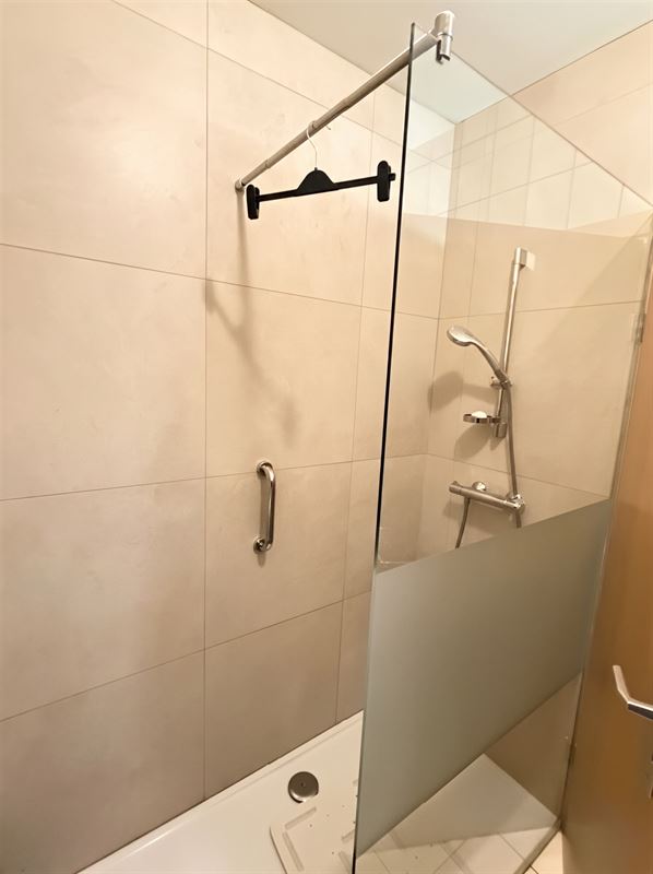 Zeer ruim gelijkvloersappartement van 125 m²